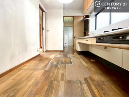 �L�b�`�� ��Ƃ肠�钲���X�y�[�X�ō�Ƃ����₷�����K�ȃL�b�`���ł��I
���q�l�ƈꏏ�ɂ��َq������y���߂�L�X�X�y�[�X�ł��B�y�����������ԂɂȂ肻���ł��ˁI