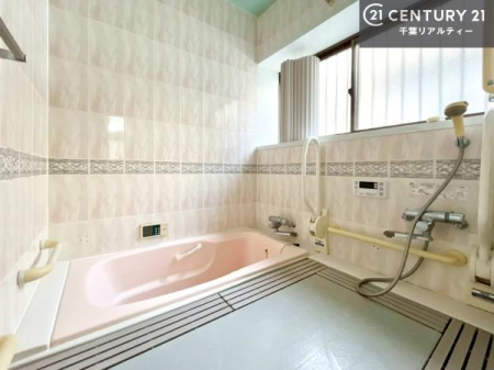 ���� ������Ƃ����������̂���o�X���[���I���K�ȃo�X�^�C��������܂��I
1���̔�����������Ɩ����Ă����f�G�ȃ����N�[�[�V������ԂɂȂ肻���ł��ˁB