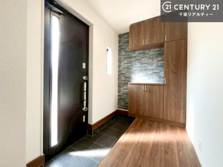 ���� �V���[�Y�{�b�N�X�t���Ȃ̂ŁA���ւ��Еt�����|�������₷���ł��I
�X�b�L���������ւŌ˂��J�����u�ԁA�������̂���S�n������Ԃ��o�}���Ă���܂��B