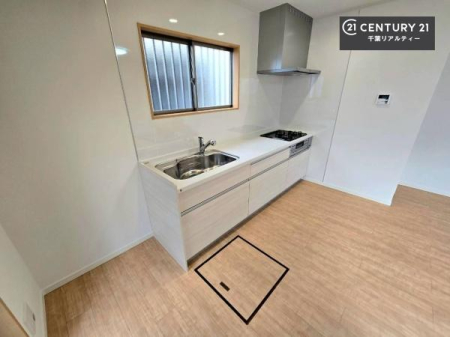 �L�b�`�� ��Ƃ肠�钲���X�y�[�X�ō�Ƃ����₷�����K�ȃL�b�`���ł��I
���q�l�ƈꏏ�ɂ��َq������y���߂�L�X�X�y�[�X�ł��B�y�����������ԂɂȂ肻���ł��ˁI