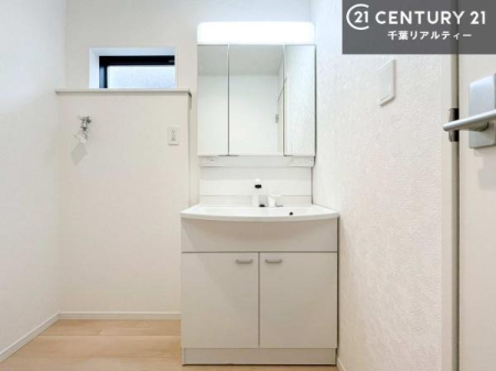 ���ʑ�E���ʏ� �O�ʋ��d�l�̐��ʏ��́A�g�����Ȃ݂����₷������I���͎��[�ɂȂ��Ă��܂��B�h���C���[�₨���ϓ����Еt������̂Ő��ʑ������X�b�L���ƌ����邱�Ƃ��o���܂��I