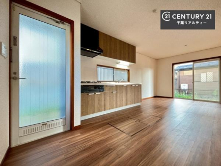 ���r���O �D�����z���܂肪���r���O����ł���ċ��S�n�̗ǂ���Ԃ����o���Ă���܂��I
���R�ƉƑ����W����b��������S�n�悢��ԁI