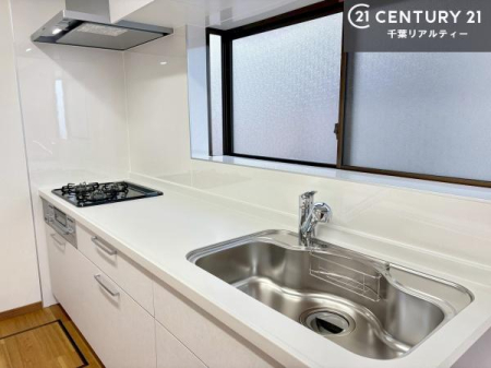 �L�b�`�� ��Ƃ肠�钲���X�y�[�X�ō�Ƃ����₷�����K�ȃL�b�`���ł��I
���q�l�ƈꏏ�ɂ��َq������y���߂�L�X�X�y�[�X�ł��B�y�����������ԂɂȂ肻���ł��ˁI