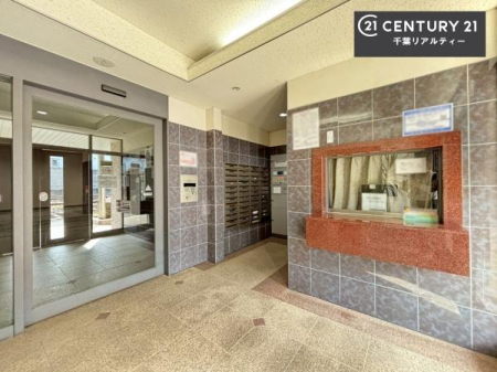 �G���g�����X �������̂���G���g�����X�B����]�̕����܂Ƃ߂Ă��ē��B
�n�E�X���A�́A���₢���킹�ɑ��Ή����܂��I���҂������܂���I