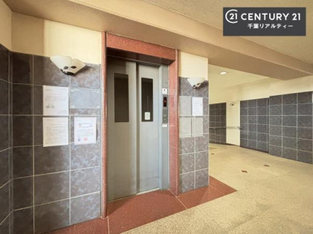 ���̑����p�� �G���x�[�^�[�����̃}���V�����ŁA�d���ו���x�r�[�J�[�̈ړ������K�B�����̐��������X���[�Y�ɂȂ�܂��B