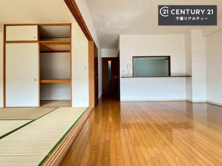 ���r���O �D�����z���܂肪���r���O����ł���ċ��S�n�̗ǂ���Ԃ����o���Ă���܂��I
���R�ƉƑ����W����b��������S�n�悢��ԁI