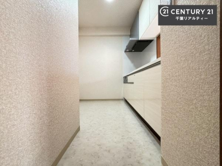 �L�b�`�� ��Ƃ肠�钲���X�y�[�X�ō�Ƃ����₷�����K�ȃL�b�`���ł��I
���q�l�ƈꏏ�ɂ��َq������y���߂�L�X�X�y�[�X�ł��B�y�����������ԂɂȂ肻���ł��ˁI