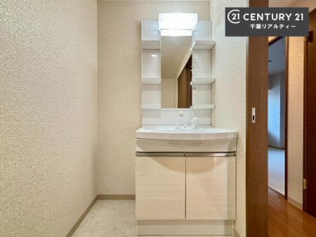 ���ʑ�E���ʏ� �g�Ȃ�𐮂�����ʏ��́A���������厖�ł��I������̐������̂��镵�͋C�����o�I�C�����悭���g�����������܂��B�L�X�����X�y�[�X���������ł��ˁI
