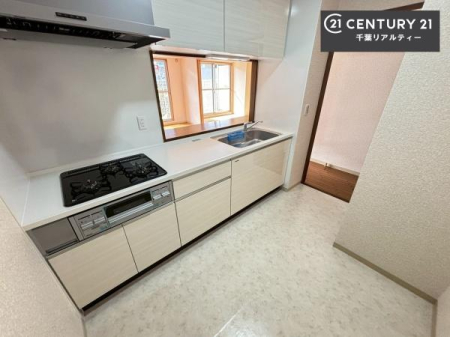 �L�b�`�� ��l�C�̑Ζʎ��V�X�e���L�b�`�����̗p���Ă��܂��I���Ƒ��̃R�~���j�P�[�V���������R�Ƒ�����݌v�ł��B
���q�l�ɂ��ڂ��͂��̂Ŋ������ł��ˁB�L�X�g���ĉ��K�ɍ�Ƃ��i�݂܂��B