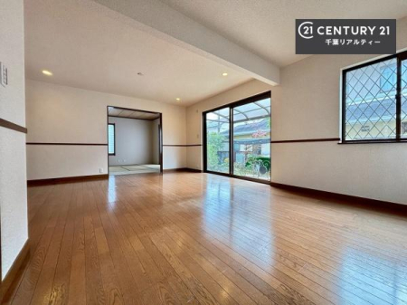 ���r���O �D�����z���܂肪���r���O����ł���ċ��S�n�̗ǂ���Ԃ����o���Ă���܂��I
���R�ƉƑ����W����b��������S�n�悢��ԁI