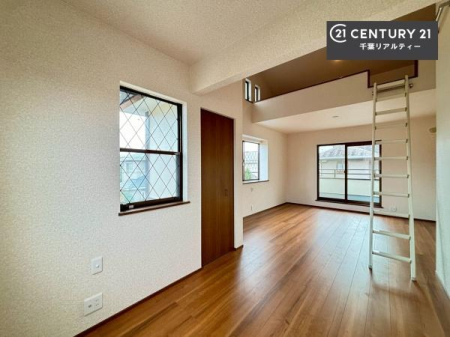 �Q�� �D���������������ޗm���́A���̖ڊo�߂��C�������ǂ������ł��ˁB���������Ԃ��������Ɖ߂������Ƃ��ł��܂��B�D�����F�����̃t���[�����O���ǂ�ȉƋ�ɂ��}�b�`���܂��I