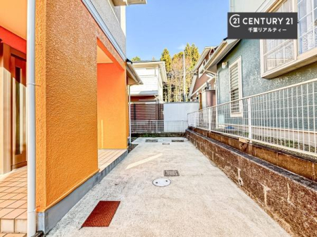 ���ԏ� ���ԃX�y�[�X��3�䕪����܂��I�Z�J���h�J�[�͂������A�o�C�N�⎩�]�ԂȂǂ��u���ꏊ�ɍ���܂���B