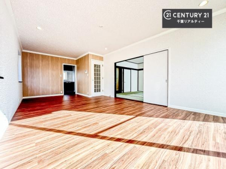 ���r���O �D�����z���܂肪���r���O����ł���ċ��S�n�̗ǂ���Ԃ����o���Ă���܂��I
���났�̎��Ԃ��߂����܂��I