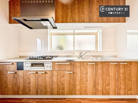 �L�b�`�� ��Ƃ����₷���V�X�e���L�b�`���ł��I���[����������t���Ă���̂ŁA�����X�y�[�X�ɕ���u���Ȃ��čςނ̂ŁA�L�X�g���āA���K�ɍ�Ƃ��ł��܂��I