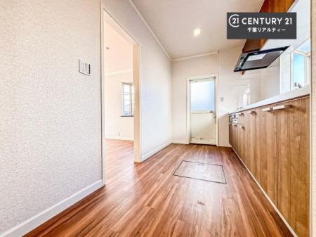 �L�b�`�� ��Ƃ肠�钲���X�y�[�X�ō�Ƃ����₷�����K�ȃL�b�`���ł��I
���q�l�ƈꏏ�ɂ��َq������y���߂�L�X�X�y�[�X�ł��B�y�����������ԂɂȂ肻���ł��ˁI