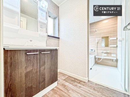 ���ʑ�E���ʏ� �g�Ȃ�𐮂�����ʏ��́A���������厖�ł��I������̐������̂��镵�͋C�����o�I�C�����悭���g�����������܂��B�L�X�����X�y�[�X���������ł��ˁI
