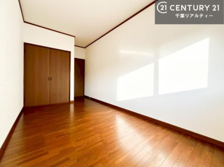 �q������ ���[�X�y�[�X���������Ă���A�ߗނ₨������A�w�p�i�Ȃǂ��������萮���ł��܂��B���������L���g���邽�߁A���K�Ő������Z��Ԃ��������܂��B