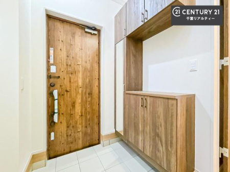 ���� �V���[�Y�{�b�N�X�t���Ȃ̂ŁA���ւ��Еt�����|�������₷���ł��I
�X�b�L���������ւŌ˂��J�����u�ԁA�������̂���S�n������Ԃ��o�}���Ă���܂��B