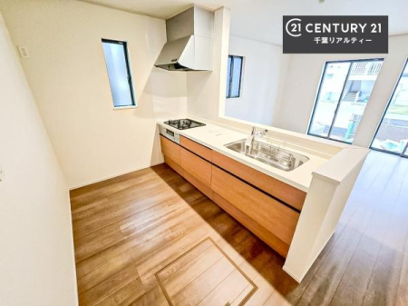 �L�b�`�� ��l�C�̑Ζʎ��V�X�e���L�b�`�����̗p���Ă��܂��I���Ƒ��̃R�~���j�P�[�V���������R�Ƒ�����݌v�ł��B
���q�l�ɂ��ڂ��͂��̂Ŋ������ł��ˁB�L�X�g���ĉ��K�ɍ�Ƃ��i�݂܂��B