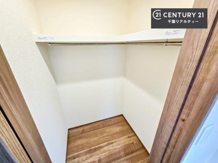 ���[ �E�H�[�N�C���N���[�[�b�g�t���ł��B��������̂��m���Ȃǂ����[���Ă��������ł��ˁI���ɂ���@�������ȂǋG�ߕ��̑傫�ȉƓd�����[�ł��܂��B