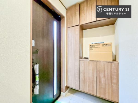 ���� �V���[�Y�{�b�N�X�t���Ȃ̂ŁA���ւ��Еt�����|�������₷���ł��I
�X�b�L���������ւŌ˂��J�����u�ԁA�������̂���S�n������Ԃ��o�}���Ă���܂��B
