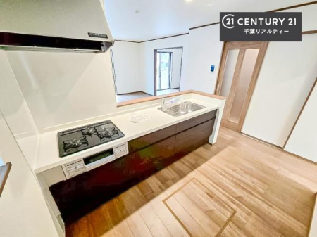 �L�b�`�� ��l�C�̑Ζʎ��V�X�e���L�b�`�����̗p���Ă��܂��I���Ƒ��̃R�~���j�P�[�V���������R�Ƒ�����݌v�ł��B
���q�l�ɂ��ڂ��͂��̂Ŋ������ł��ˁB���[�͂�����܂��I