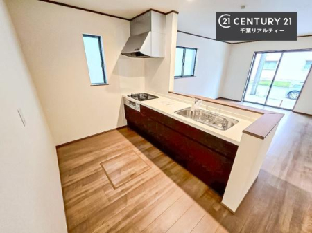 �L�b�`�� ��l�C�̑Ζʎ��V�X�e���L�b�`�����̗p���Ă��܂��I���Ƒ��̃R�~���j�P�[�V���������R�Ƒ�����݌v�ł��B
���q�l�ɂ��ڂ��͂��̂Ŋ������ł��ˁB�L�X�g���ĉ��K�ɍ�Ƃ��i�݂܂��B