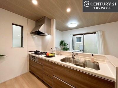 �L�b�`�� ��Ƃ����₷���V�X�e���L�b�`���ł��I���[����������t���Ă���̂ŁA�����X�y�[�X�ɕ���u���Ȃ��čςނ̂ŁA�L�X�g���āA���K�ɍ�Ƃ��ł��܂��I