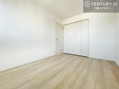 �q������ ���[�X�y�[�X���������Ă���A�ߗނ₨������A�w�p�i�Ȃǂ��������萮���ł��܂��B���������L���g���邽�߁A���K�Ő������Z��Ԃ��������܂��B