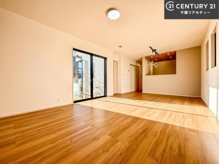 ���r���O �J�����̂���L�XLDK�I�\�t�@�[��_�C�j���O�e�[�u����u���Ă������ɂȂ�Ȃ��̂ŉ��K�ɉ߂����܂��I�R�~���j�P�[�V���������₷�����r���O�ł��I