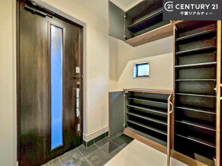 ���� �V���[�Y�{�b�N�X�t���Ȃ̂ŁA���ւ��Еt�����|�������₷���ł��I
�X�b�L���������ւŌ˂��J�����u�ԁA�������̂���S�n������Ԃ��o�}���Ă���܂��B