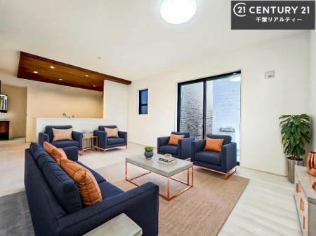 ���r���O �Ƌ��CG�p�[�X�ł��B��؂ȉƑ����W�܂邩�炱��LDK�ɂ͂�����肽���B
�q�����������C�ɏ΂��Ȃ��瑖�����Ă���p�����������u�L���Ƃɂ��ėǂ������v�Ǝv���u�Ԃł��B