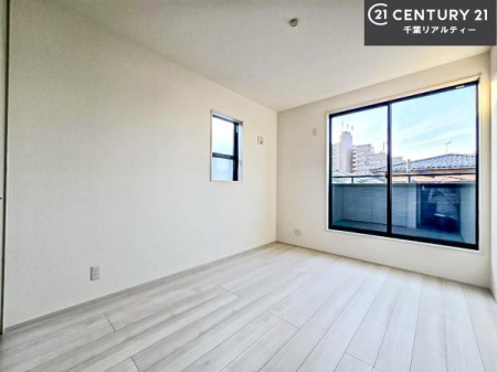 �m�� �o���R�j�[�ɖʂ��Ă���m���ł��B���邭�����肪����A���C����������ł��܂��I���N���āA�O�ɏo�Ĕw�L�т����[�ċz�����ǂ������}������邱�Ƃ��ł��܂��B