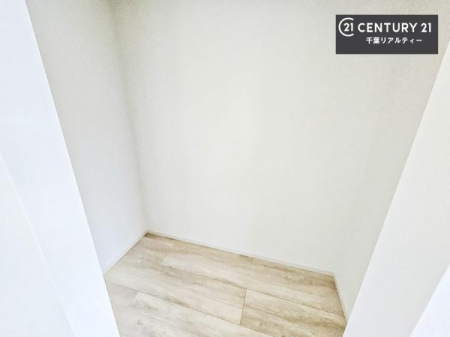 ���[ �E�H�[�N�C���N���[�[�b�g�t���ł��B��������̂��m���Ȃǂ����[���Ă��������ł��ˁI���ɂ���@�������ȂǋG�ߕ��̑傫�ȉƓd�����[�ł��܂��B