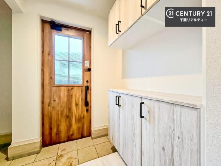 ���� �V���[�Y�{�b�N�X�t���Ȃ̂ŁA���ւ��Еt�����|�������₷���ł��I
�X�b�L���������ւŌ˂��J�����u�ԁA�������̂���S�n������Ԃ��o�}���Ă���܂��B