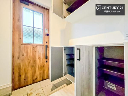 ���� �V���[�Y�{�b�N�X�t���Ȃ̂ŁA���ւ��Еt�����|�������₷���ł��I
�X�b�L���������ւŌ˂��J�����u�ԁA�������̂���S�n������Ԃ��o�}���Ă���܂��B