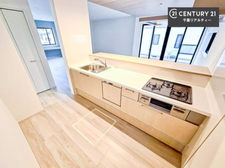 �L�b�`�� ��l�C�̑Ζʎ��V�X�e���L�b�`�����̗p���Ă��܂��I���Ƒ��̃R�~���j�P�[�V���������R�Ƒ�����݌v�ł��B
���q�l�ɂ��ڂ��͂��̂Ŋ������ł��ˁB�L�X�g���ĉ��K�ɍ�Ƃ��i�݂܂��B