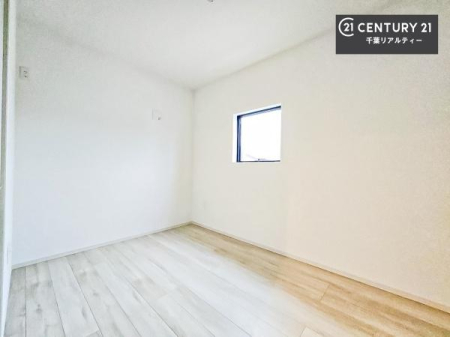 �m�� �V���v���Ƀf�U�C������Ă��邽�߁A�Ƌ��I�т܂���I
���C�ɓ���̉Ƌ��u���Ă��낰���Ԃ���邱�Ƃ��ł��܂��B