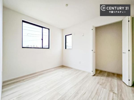 �q������ ���[�X�y�[�X���������Ă���A�ߗނ₨������A�w�p�i�Ȃǂ��������萮���ł��܂��B���������L���g���邽�߁A���K�Ő������Z��Ԃ��������܂��B