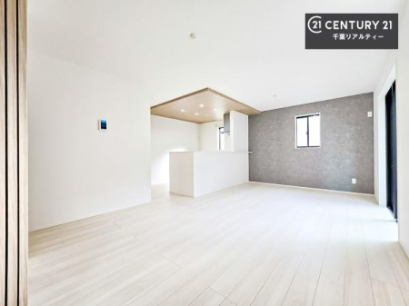 ���r���O �S�n�ǂ����r���O�͉Ƒ������R�ƏW�܂�܂��B�Ƒ��c�R�̎��Ԃ����������ł��B���Ƒ��ƁA����w�[���������Ԃ��߂��������ł��ˁB