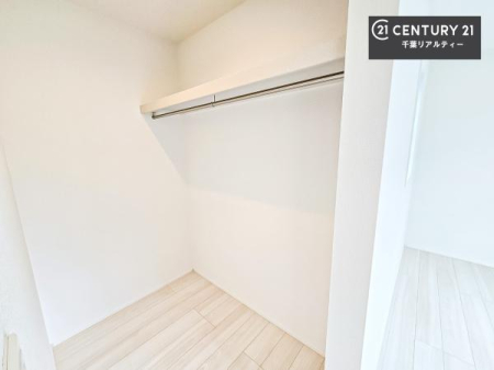 ���[ �E�H�[�N�C���N���[�[�b�g�t���ł��B��������̂��m���Ȃǂ����[���Ă��������ł��ˁI���ɂ���@�������ȂǋG�ߕ��̑傫�ȉƓd�����[�ł��܂��B