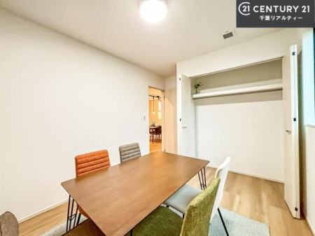 ���r���O�ȊO�̋��� �V���v���Ƀf�U�C������Ă��邽�߁A�Ƌ��I�т܂���I
���C�ɓ���̉Ƌ��u���Ă��낰���Ԃ���邱�Ƃ��ł��܂��B