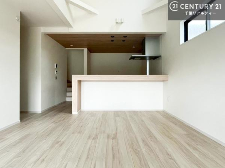 ���r���O ���r���O�S�̂����n����ΖʃL�b�`���Ȃ̂ŁA���q�l�̗l�q�������Ȃ����Ƃ��ł���q��Ă����₷�����S�ȊԎ�ł��I