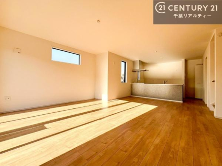 ���r���O �S�n�ǂ����r���O�͉Ƒ������R�ƏW�܂�܂��B�Ƒ��c�R�̎��Ԃ����������ł��B���Ƒ��ƁA����w�[���������Ԃ��߂��������ł��ˁB