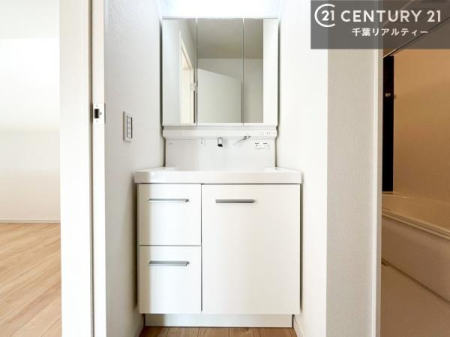 ���ʑ�E���ʏ� �O�ʋ��d�l�̐��ʏ��́A�g�����Ȃ݂����₷������I���͎��[�ɂȂ��Ă��܂��B�h���C���[�₨���ϓ����Еt������̂Ő��ʑ������X�b�L���ƌ����邱�Ƃ��o���܂��I