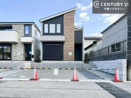 ���̑����n ���݌��z���B������͖��邭�J���I�ȃ��r���O��ŐV�ݔ��̃L�b�`���Ȃǉ��K�ȋ�Ԃ��L����܂��B�����������炱���g�V������炵�h�ւ̊��҂����܂�Z�܂��B�����������Ȃ����z���̗l�q���K���ł��B