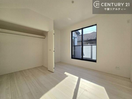 �Q�� �o���R�j�[�ɖʂ��Ă���a���ł��B���邭�����肪����A���C����������ł��܂��I���N���āA�O�ɏo�Ĕw�L�т����[�ċz�����ǂ������}������邱�Ƃ��ł��܂��B