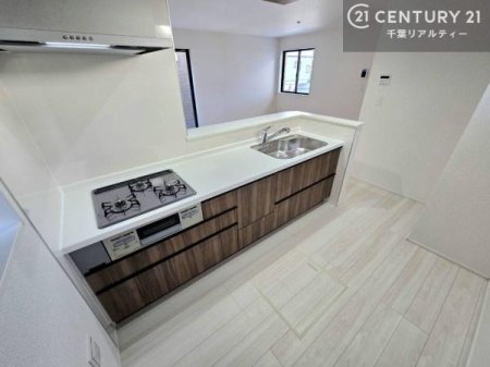 �L�b�`�� ��l�C�̑Ζʎ��V�X�e���L�b�`�����̗p���Ă��܂��I���Ƒ��̃R�~���j�P�[�V���������R�Ƒ�����݌v�ł��B
���q�l�ɂ��ڂ��͂��̂Ŋ������ł��ˁB�L�X�g���ĉ��K�ɍ�Ƃ��i�݂܂��B