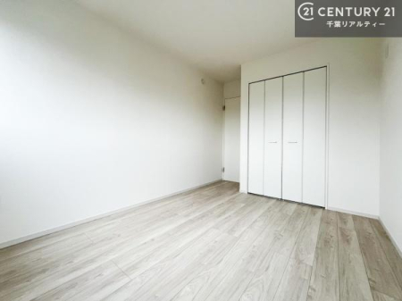 �q������ ���[�X�y�[�X���t���Ă���̂ŁA�}�ȗ��q���ł��U�炩��������������T�b�ƕЂÂ����đ�ϕ֗��ł��I�ǖʂ��L�X���Ă���̂ŁA�׋�����x�b�h�̒u����ɍ���܂���I