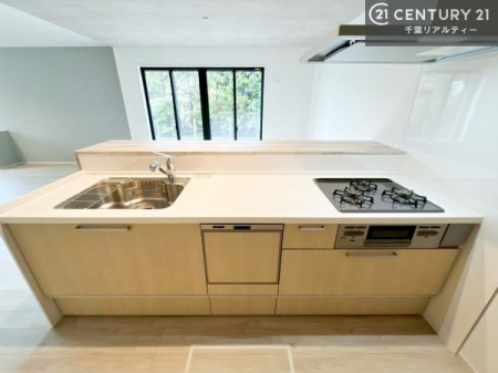 �L�b�`�� ��Ƃ肠�钲���X�y�[�X�ō�Ƃ����₷�����K�ȃL�b�`���ł��I
���q�l�ƈꏏ�ɂ��َq������y���߂�L�X�X�y�[�X�ł��B�y�����������ԂɂȂ肻���ł��ˁI